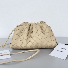 Bottega Veneta Pouch Clutch Bags